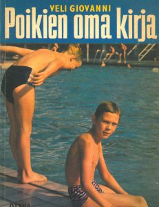Kansikuva 1961. Kaksi poikaa uima-altaan reunalla.