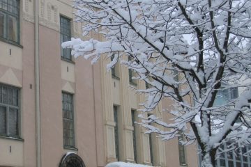 Lastenkirjainstituutti, kuva Puutarhakadulta talvella.