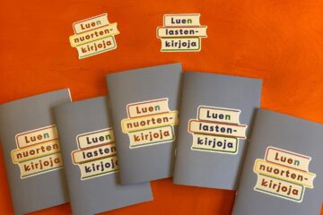 Luen lastenkirjoja/Luen nuortenkirjoja -vihko ja tarra.