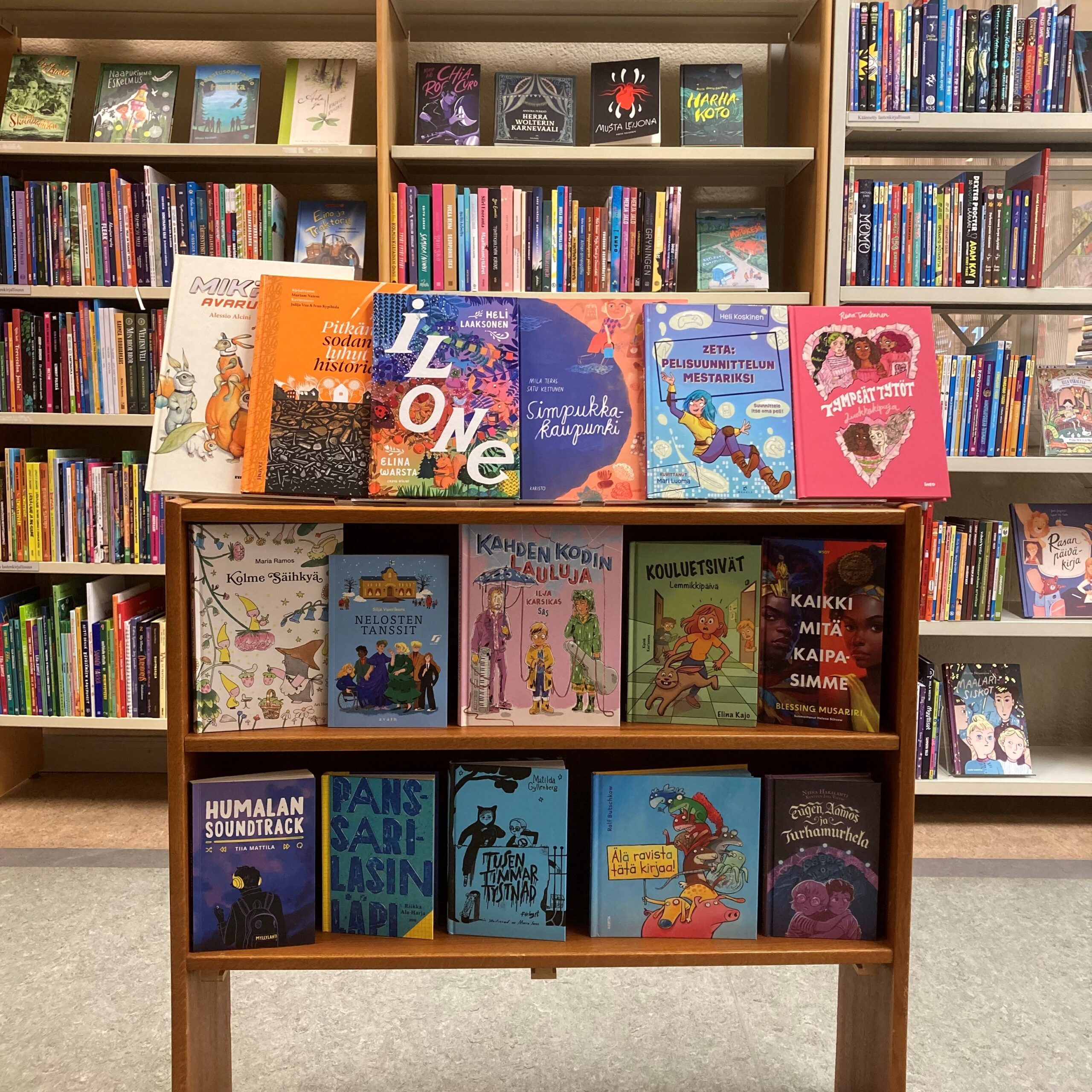 Vuoden 2025 lasten- ja nuortenkirjoja.