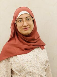 Valokuvassa Maryam Abuzaid-Ryu.